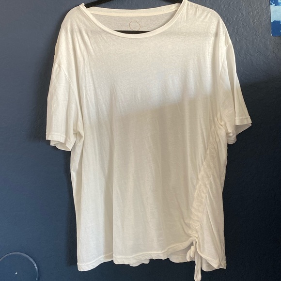 •Scrunchy White Oversized Tee• - Picture 1 of 2